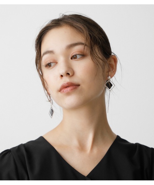 AZUL by moussy（アズールバイマウジー）の「ASYMMETRY MARBLE EARRINGS/アシンメトリーマーブルイヤリング（ピアス（両耳用）・レディース・ブラック系その他/ブラウン系その他/ベージュ系その他・FREE）」の19枚目の写真