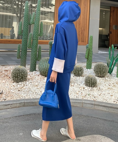 Diosfront（ディオスフロント）の「オーバーサイズパーカー+センタースリットスカートセットアップ（セットアップ・レディース・ブラウン/キャメル/スモークピンク/チャコールグレー/ブラック/ベージュ/ブルー・M/L/XL）」の9枚目の写真