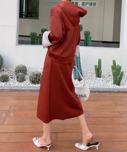 Diosfront（ディオスフロント）の「オーバーサイズパーカー+センタースリットスカートセットアップ（セットアップ・レディース・ブラウン/キャメル/スモークピンク/チャコールグレー/ブラック/ベージュ/ブルー・M/L/XL）」の17枚目の写真