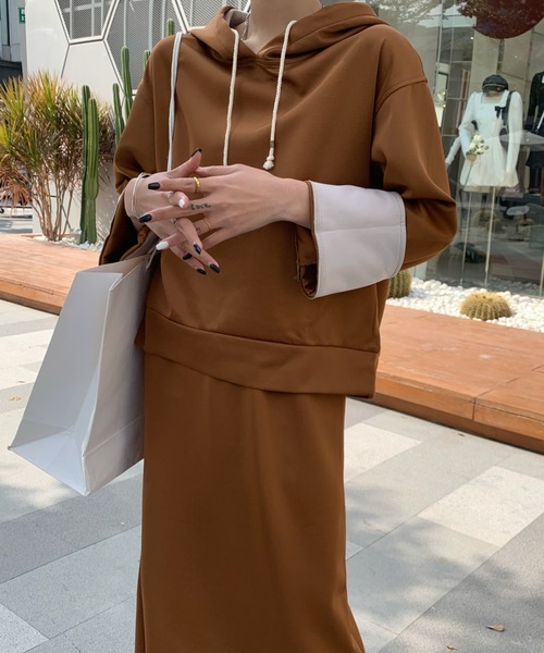 Diosfront（ディオスフロント）の「オーバーサイズパーカー+センタースリットスカートセットアップ（セットアップ・レディース・ブラウン/キャメル/スモークピンク/チャコールグレー/ブラック/ベージュ/ブルー・M/L/XL）」の21枚目の写真