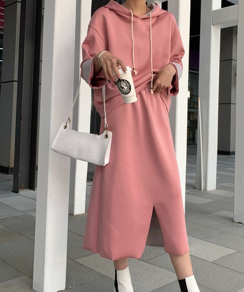 Diosfront（ディオスフロント）の「オーバーサイズパーカー+センタースリットスカートセットアップ（セットアップ・レディース・ブラウン/キャメル/スモークピンク/チャコールグレー/ブラック/ベージュ/ブルー・M/L/XL）」の22枚目の写真