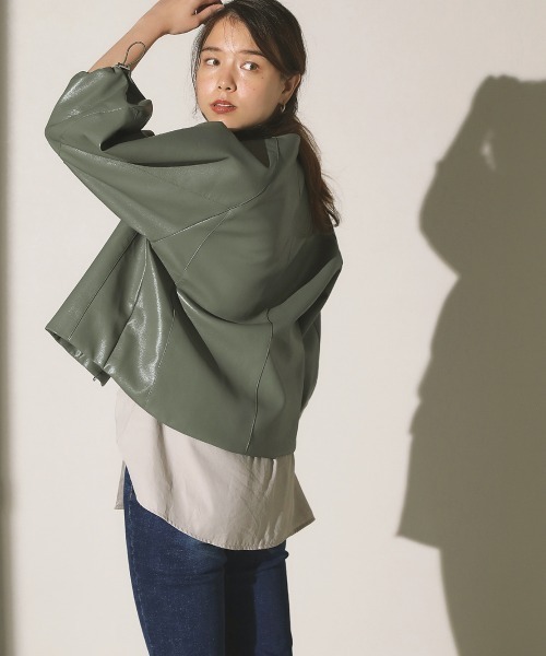 Bou Jeloud(ブージュルード)の「袖コンシャスフェイクレザージャケット(ノーカラージャケット・レディース・ブラック/ベージュ/カーキ・38)」の5枚目の写真