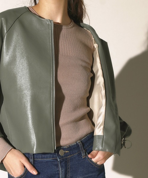 Bou Jeloud(ブージュルード)の「袖コンシャスフェイクレザージャケット(ノーカラージャケット・レディース・ブラック/ベージュ/カーキ・38)」の12枚目の写真