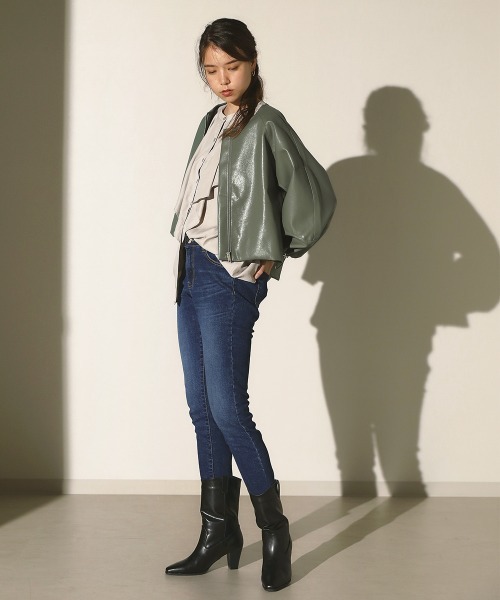 Bou Jeloud(ブージュルード)の「袖コンシャスフェイクレザージャケット(ノーカラージャケット・レディース・ブラック/ベージュ/カーキ・38)」の17枚目の写真