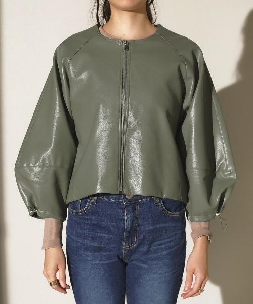 Bou Jeloud(ブージュルード)の「袖コンシャスフェイクレザージャケット(ノーカラージャケット・レディース・ブラック/ベージュ/カーキ・38)」の10枚目の写真