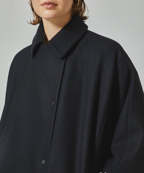 A + TOKYO（エープラストウキョウ）の「2WAYセーラーカラー/つけ襟/ウールポンチョケープコート（ステンカラーコート・レディース・ブラック/ベージュ/ライトブルーグレー・FREE）」の13枚目の写真