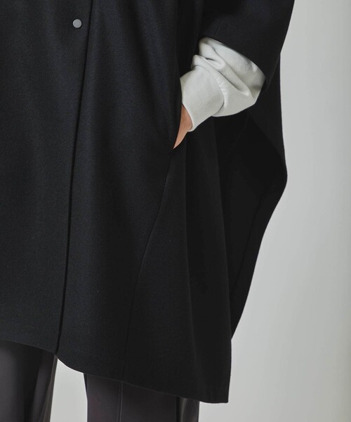 A + TOKYO（エープラストウキョウ）の「2WAYセーラーカラー/つけ襟/ウールポンチョケープコート（ステンカラーコート・レディース・ブラック/ベージュ/ライトブルーグレー・FREE）」の20枚目の写真