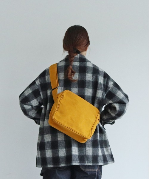 PAR ICI（パーリッシィ）の「【WEB別注】ateliers PENELOPE  BOXショルダーBAG（ショルダーバッグ・レディース・グレー/レッド/グリーン/ネイビー/マスタード/ライトグレー・FREE）」の5枚目の写真