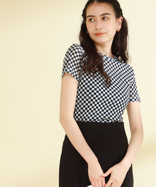 Ray BEAMS（レイビームス）の「Ray BEAMS / チェッカー プリント ハーフスリーブ Tシャツ（Tシャツ/カットソー・レディース・ブラック/イエロー系その他5・ONE SIZE）」の2枚目の写真