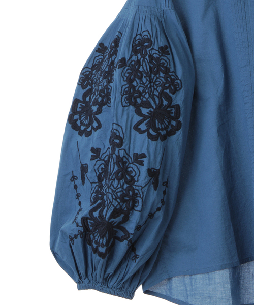 ルールマラン【繊細な刺繍に一目ぼれ！コットンローンピンタックブラウス（長袖）】 Lourmarin（ルールマラン）の「【繊細な刺繍に一目ぼれ
