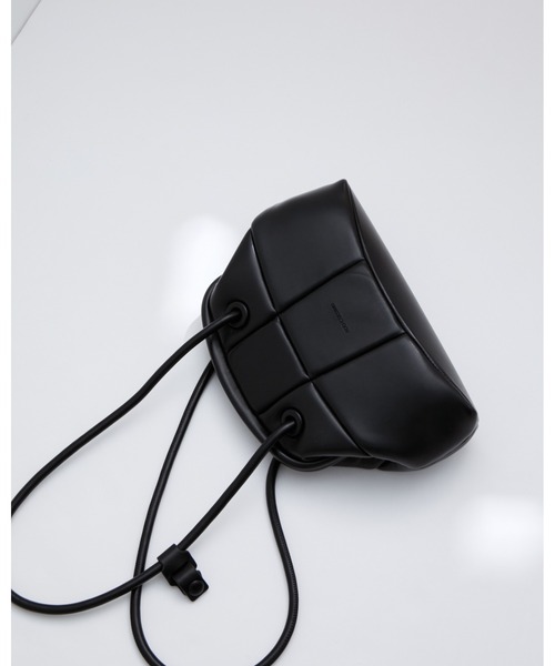 ADD CULUMN（アドカラム）の「【ADD CULUMN】PUFF - CLASP（ハンドバッグ・レディース・ブラック/オフホワイト/オレンジ系その他・FREE）」の3枚目の写真