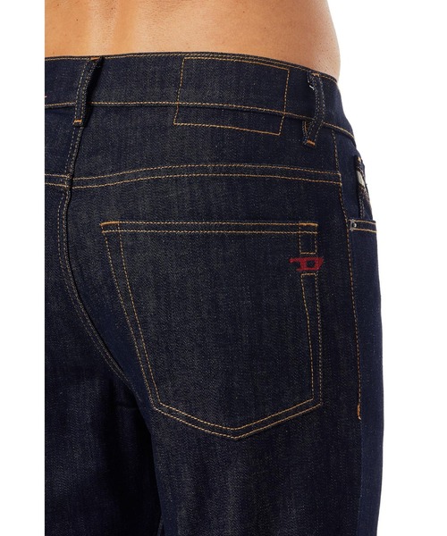 DIESEL(ディーゼル)の「DIESEL SS22 メンズ デニムパンツ テーパード サステナブル(デニムパンツ・メンズ・インディゴブルー・33inch/28inch/30inch/26inch/29inch/34inch/27inch/31inch/32inch/36inch)」の4枚目の写真