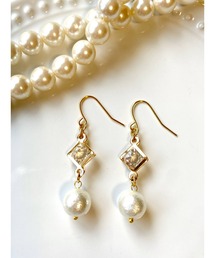 【MUURABBTI】コットンパールとクリスタルスクエアピアス(MA)