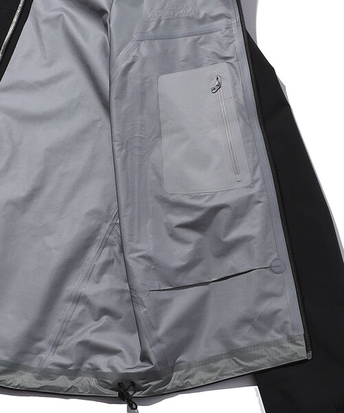 ARC'TERYX（アークテリクス）の「ARC'TERYX/アークテリクス BETA JACKET/ベータ ジャケット（ブルゾン・メンズ・ブラック/ダークネイビー/インディゴブルー・SMALL/MEDIUM/X-SMALL/LARGE/X-LARGE/XX-LARGE）」の9枚目の写真