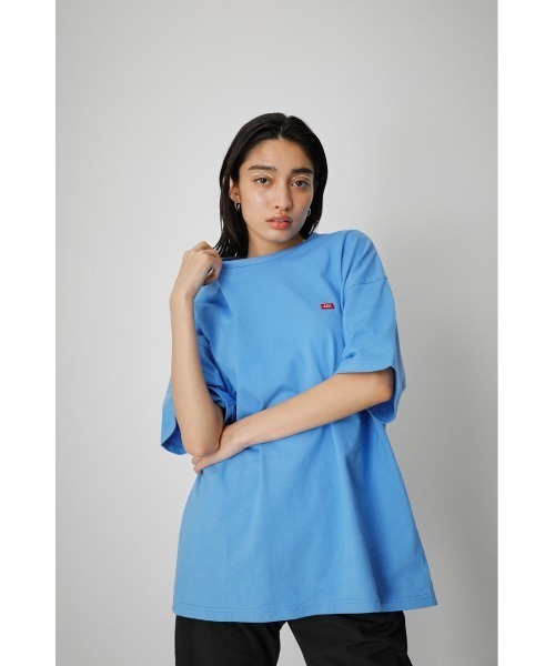 AZUL by moussy(アズールバイマウジー)の「AZUL BOX LOGO TEE/アズールボックスロゴTシャツ(Tシャツ/カットソー・メンズ・ホワイト/ライトブルー/ブラック・MEDIUM/SMALL/LARGE)」の1枚目の写真