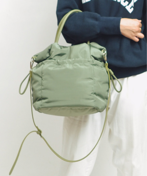 cache cache(カシュ カシュ)の「カシュカシュ cachecache / ミニ巾着ショルダー付きパファートート(トートバッグ・レディース・ベージュ/ブラック/オリーブ/アイボリー/オレンジ・FREE)」の2枚目の写真