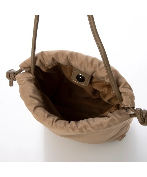 cache cache(カシュ カシュ)の「カシュカシュ cachecache / ミニ巾着ショルダー付きパファートート(トートバッグ・レディース・ベージュ/ブラック/オリーブ/アイボリー/オレンジ・FREE)」の7枚目の写真