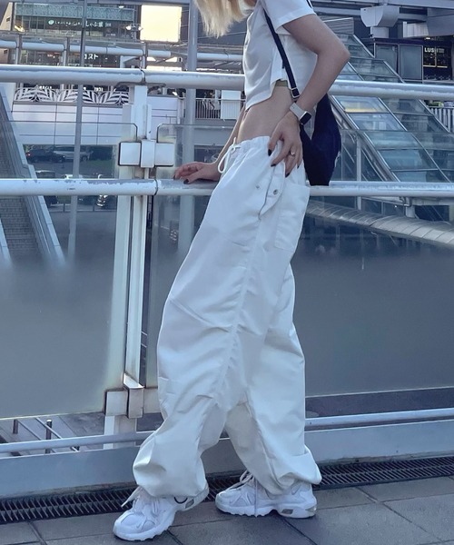 NYLAUS（ナイラス）の「別注 ルーズ スノー パンツ（チノパンツ・メンズ・ホワイト/ブラック/レッド/イエロー/オレンジ/グリーン・LL/L/M）」の2枚目の写真