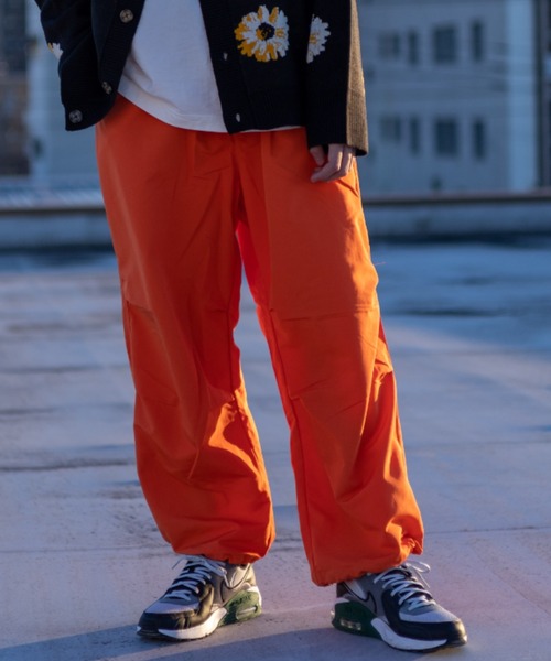 NYLAUS（ナイラス）の「別注 ルーズ スノー パンツ（チノパンツ・メンズ・ホワイト/ブラック/レッド/イエロー/オレンジ/グリーン・LL/L/M）」の6枚目の写真