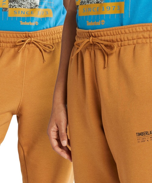 Timberland(ティンバーランド)の「オールジェンダー コンフォート リュクス エッセンシャル スウェットパンツ(スウェットパンツ・メンズ・ウィート・SMALL/MEDIUM/LARGE/X-LARGE)」の3枚目の写真
