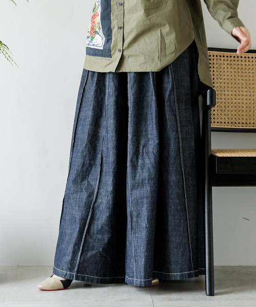 iS ScoLar（イズスカラー）の「523013：蝶ロゴ刺繍ワイドデニム