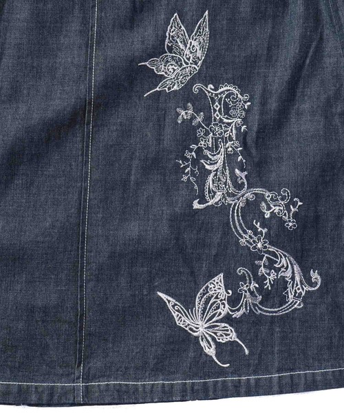 iS ScoLar（イズスカラー）の「523013：蝶ロゴ刺繍ワイドデニム