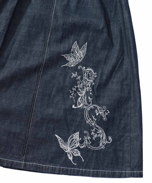 iS ScoLar（イズスカラー）の「523013：蝶ロゴ刺繍ワイドデニム
