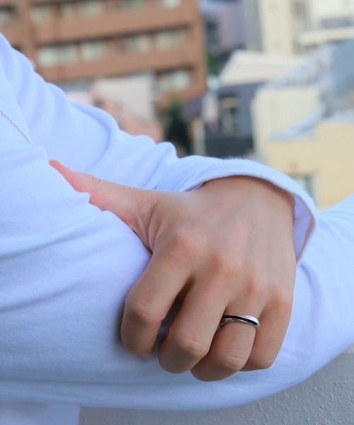 Ayler(アイラー)の「【Ayler】twist ring ツイストリング Ay-027(リング・メンズ・シルバー×ブラック・17号/15号)」の2枚目の写真