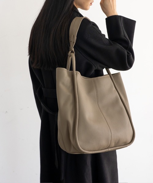 VitaFelice（ヴィータフェリーチェ）の「本牛革ワンハンドルトートバッグ（トートバッグ・レディース・ベージュ系その他/ブラック/ライトグレー・FREE）」の22枚目の写真
