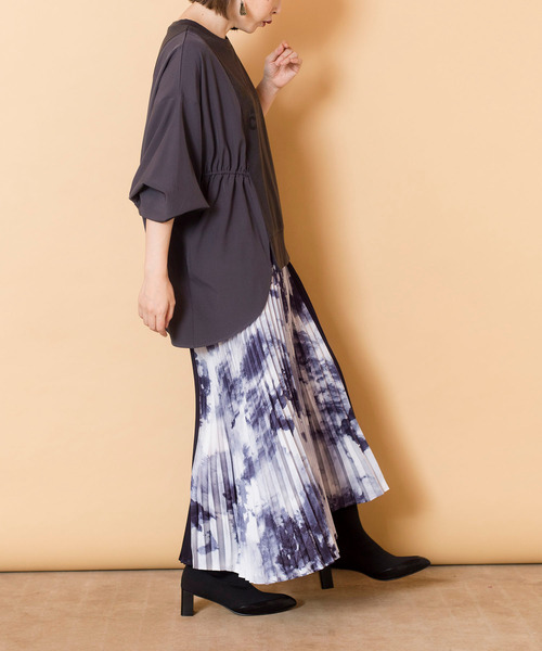 OSMOSIS(オズモーシス)の「【WEB限定アイテム】プリント切替ギャザープルオーバー(スウェット・レディース・ブラック/ライトベージュ/チャコール・ONE SIZE)」の15枚目の写真