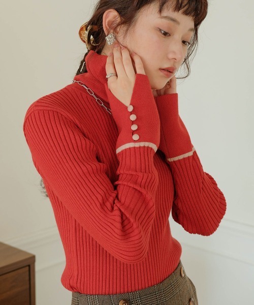 Bab(バブ)の「パイピング袖スリットタートルネックニットプルオーバー(ニット/セーター・レディース・アイボリー/イエロー/レッド/ブラック・FREE)」の4枚目の写真