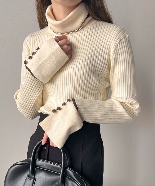 Bab(バブ)の「パイピング袖スリットタートルネックニットプルオーバー(ニット/セーター・レディース・アイボリー/イエロー/レッド/ブラック・FREE)」の2枚目の写真