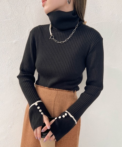 Bab(バブ)の「パイピング袖スリットタートルネックニットプルオーバー(ニット/セーター・レディース・アイボリー/イエロー/レッド/ブラック・FREE)」の1枚目の写真