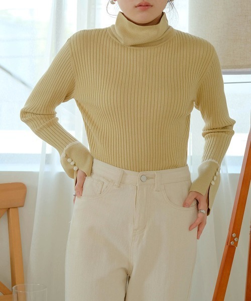 Bab(バブ)の「パイピング袖スリットタートルネックニットプルオーバー(ニット/セーター・レディース・アイボリー/イエロー/レッド/ブラック・FREE)」の7枚目の写真