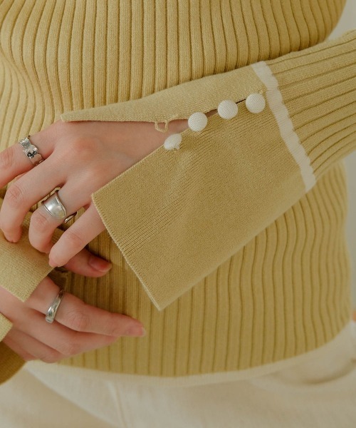 Bab(バブ)の「パイピング袖スリットタートルネックニットプルオーバー(ニット/セーター・レディース・アイボリー/イエロー/レッド/ブラック・FREE)」の21枚目の写真