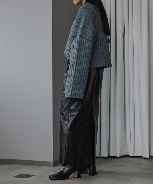 Ezick(エジック)の「Arm slit ワイドリブショートニット(ニット/セーター・レディース・オフホワイト/ブルー/ブラック・FREE)」の7枚目の写真