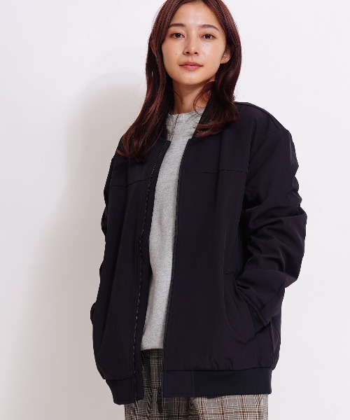 GIORDANO（ジョルダーノ）の「[ GIORDANO ] ソフトシェルブルゾン | 撥水/ストレッチ/防風/裏地フリース  (ユニセックス)（ブルゾン・レディース・ブラック/ブルー・MEDIUM/LARGE/X-LARGE）」の3枚目の写真