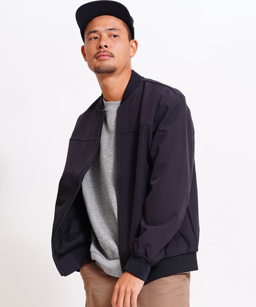 GIORDANO（ジョルダーノ）の「[ GIORDANO ] ソフトシェルブルゾン | 撥水/ストレッチ/防風/裏地フリース  (ユニセックス)（ブルゾン・レディース・ブラック/ブルー・MEDIUM/LARGE/X-LARGE）」の16枚目の写真