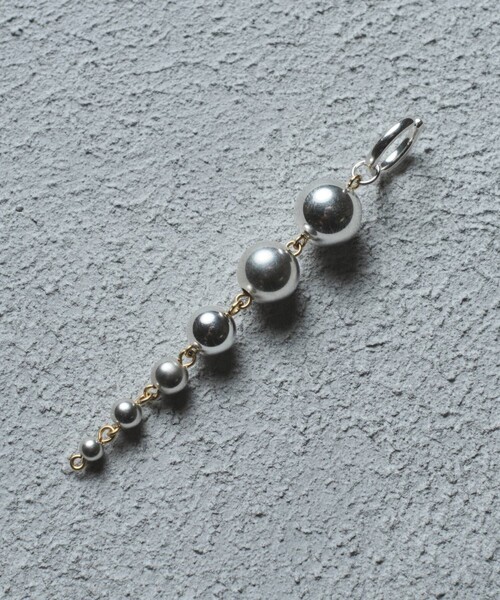 and cloud(アンドクラウド)の「Gradation Ball Chain Earring L / Single(イヤリング・レディース・シルバー系その他・FREE)」の8枚目の写真