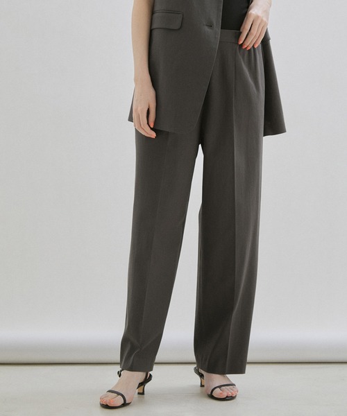 SALON adam et rope'（サロン アダム エ ロペ）の「【セットアップ対応・WEB限定】[洗える]イージーストレートパンツ（その他パンツ・レディース・チャコールグレー/ベージュ・FREE）」の2枚目の写真