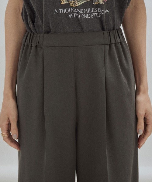 SALON adam et rope'（サロン アダム エ ロペ）の「【セットアップ対応・WEB限定】[洗える]イージーストレートパンツ（その他パンツ・レディース・チャコールグレー/ベージュ・FREE）」の14枚目の写真