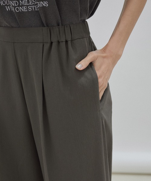 SALON adam et rope'（サロン アダム エ ロペ）の「【セットアップ対応・WEB限定】[洗える]イージーストレートパンツ（その他パンツ・レディース・チャコールグレー/ベージュ・FREE）」の15枚目の写真