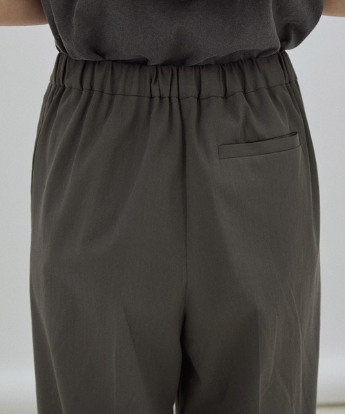 SALON adam et rope'（サロン アダム エ ロペ）の「【セットアップ対応・WEB限定】[洗える]イージーストレートパンツ（その他パンツ・レディース・チャコールグレー/ベージュ・FREE）」の16枚目の写真