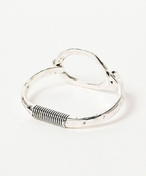 Ray BEAMS（レイビームス）の「Otro Accesorio / サークル フック バングル（バングル/リストバンド・レディース・シルバー・ONE SIZE）」の3枚目の写真