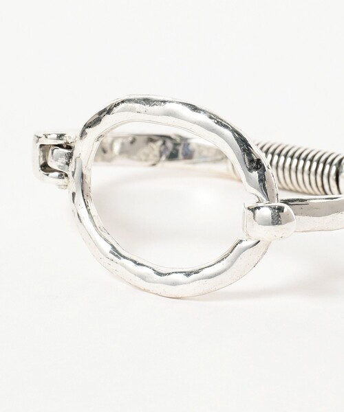 Ray BEAMS（レイビームス）の「Otro Accesorio / サークル フック バングル（バングル/リストバンド・レディース・シルバー・ONE SIZE）」の4枚目の写真