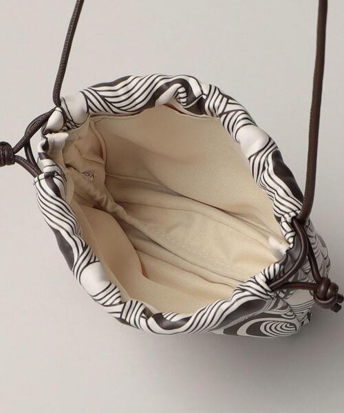 ESLOW（エスロー）の「＜ESLOW＞ DRAWSTRING BAG P（ショルダーバッグ・レディース・オフホワイト・FREE）」の4枚目の写真