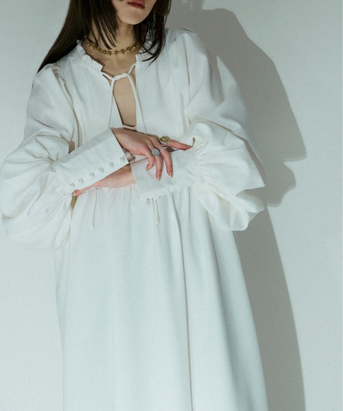 Ezick Long long ボリュームカフタンドレス ホワイト ワンピース Ezick（エジック）の「Long long ボリュームカフタンドレス