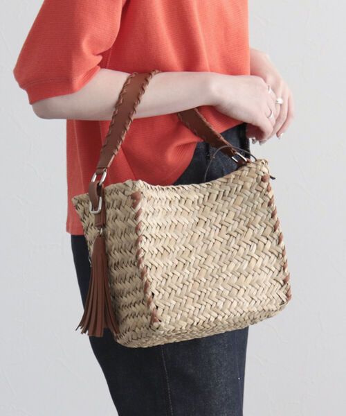 fredy emue(フレディエミュ)の「2wayスクエアカゴショルダーバッグ(ショルダーバッグ・レディース・キャメル/シルバー・FREE)」の7枚目の写真