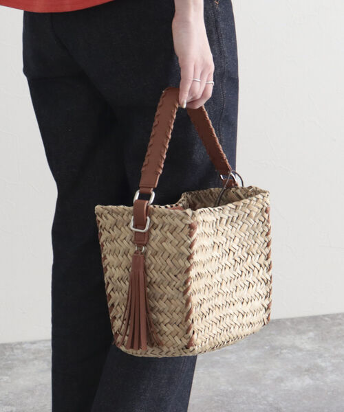 fredy emue(フレディエミュ)の「2wayスクエアカゴショルダーバッグ(ショルダーバッグ・レディース・キャメル/シルバー・FREE)」の4枚目の写真