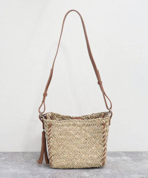 fredy emue(フレディエミュ)の「2wayスクエアカゴショルダーバッグ(ショルダーバッグ・レディース・キャメル/シルバー・FREE)」の6枚目の写真